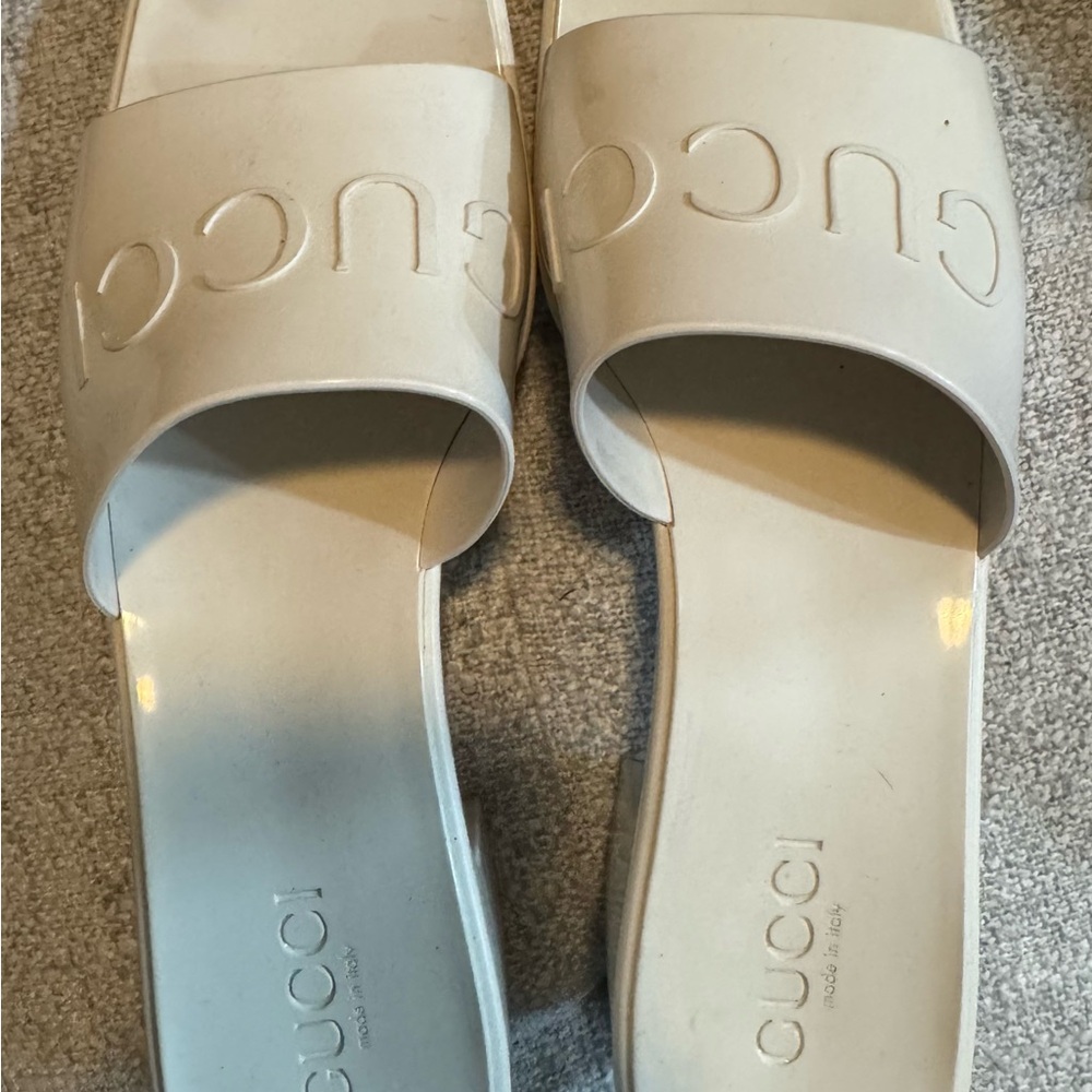 Gucci Women's Beige/Cream Slide Sandals